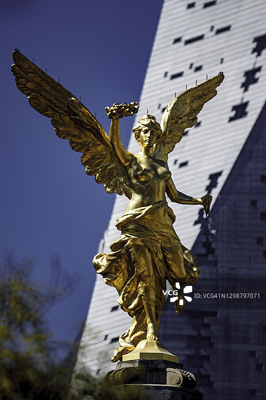 改革大道上的独立纪念碑和改革塔图片素材