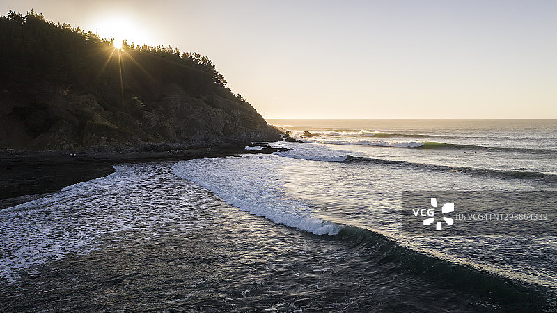 智利日落点式冲浪图片素材