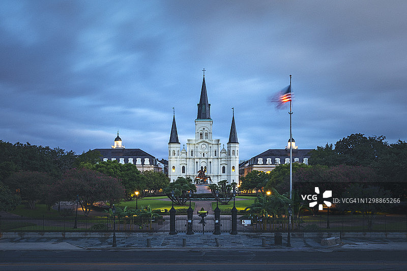 晨曦中的新奥尔良圣路易斯教堂图片素材