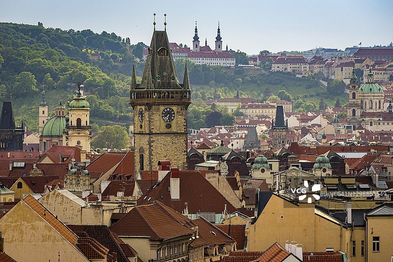 布拉格老市政厅和天文钟塔外观（联合国教科文组织世界遗产）图片素材