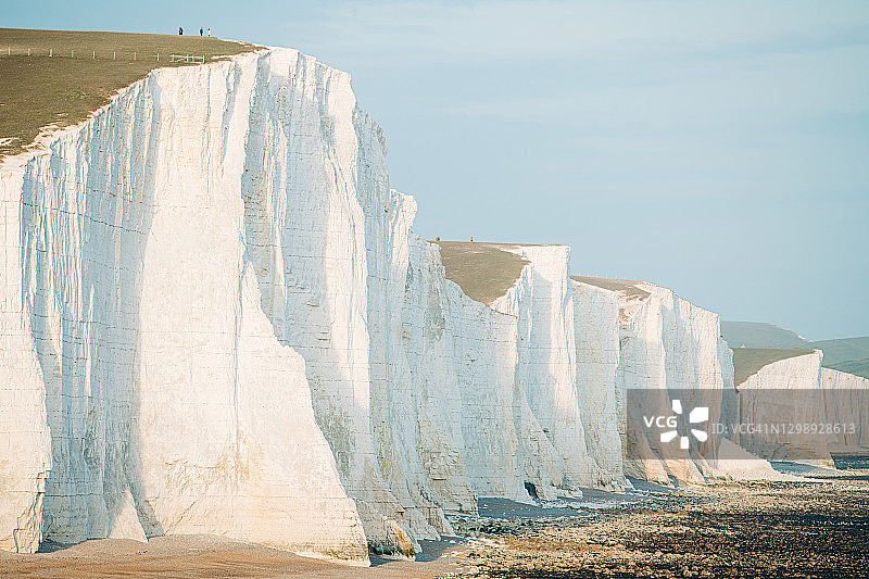 东萨塞克斯海岸七姐妹悬崖的日间景色图片素材