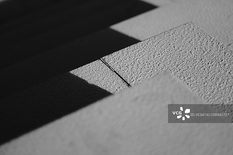 对比强烈的混凝土楼梯图片素材