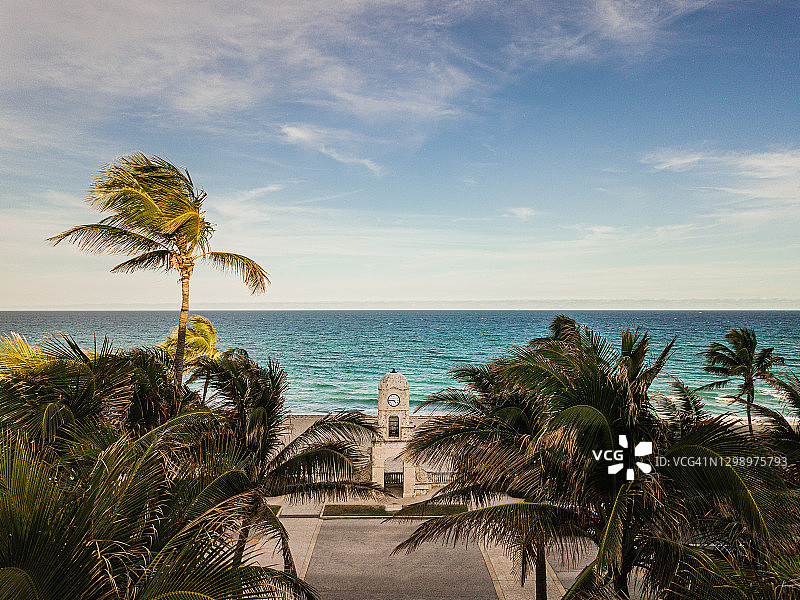 佛罗里达州棕榈滩沃斯大街钟楼鸟瞰图（2021年1月平日）图片素材