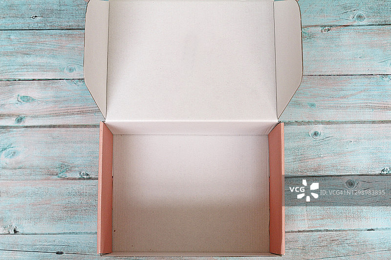 打开的纸板箱图片素材