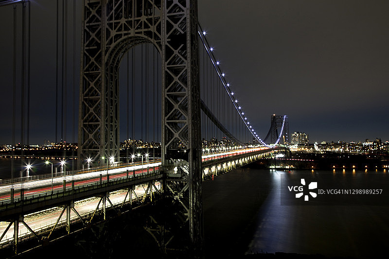 夜幕下的乔治·华盛顿大桥图片素材