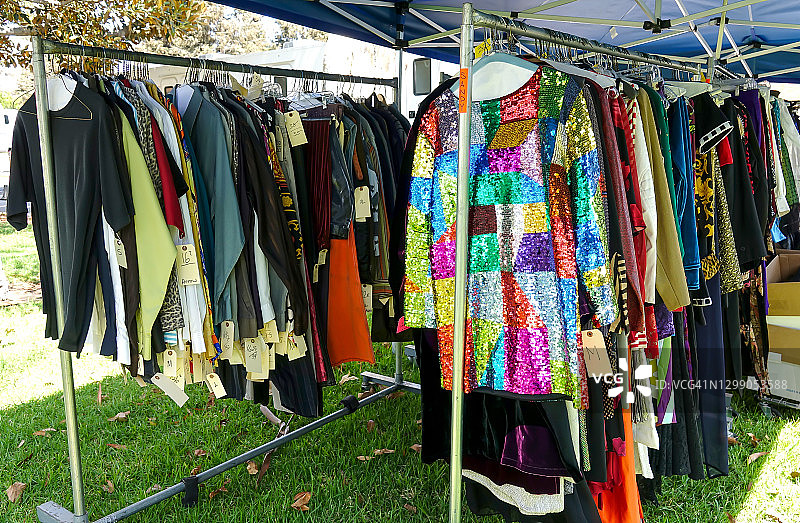 外景地电影拍摄服装图片素材