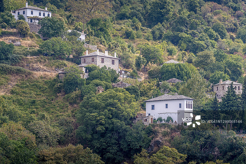 希腊色萨利半岛马科里尼察村的传统房屋图片素材
