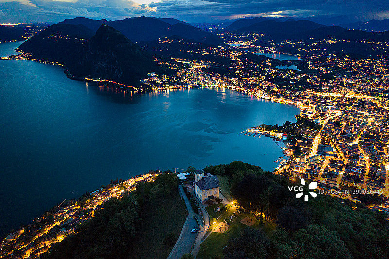 瑞士布雷山夜景卢加诺图片素材