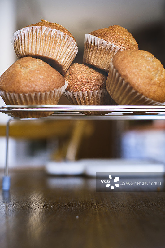 厨房里美味的传统自制麦芬蛋糕图片素材