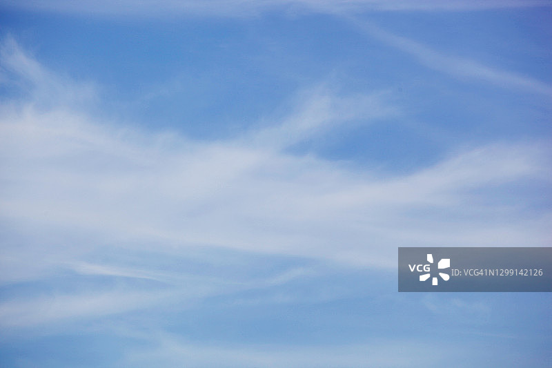 蓝天的仰视角度图片素材