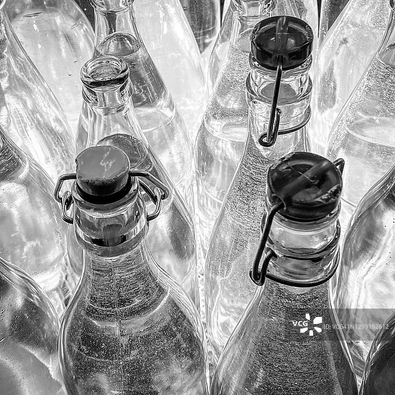 餐馆里的水瓶图片素材