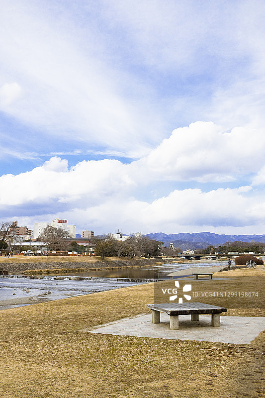 京都鸭川河畔冬日景色图片素材
