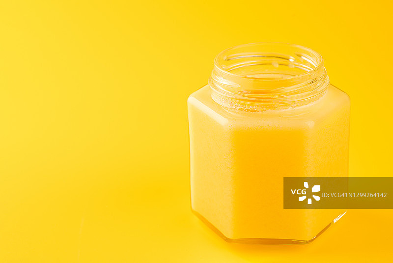 酥油罐。图片素材