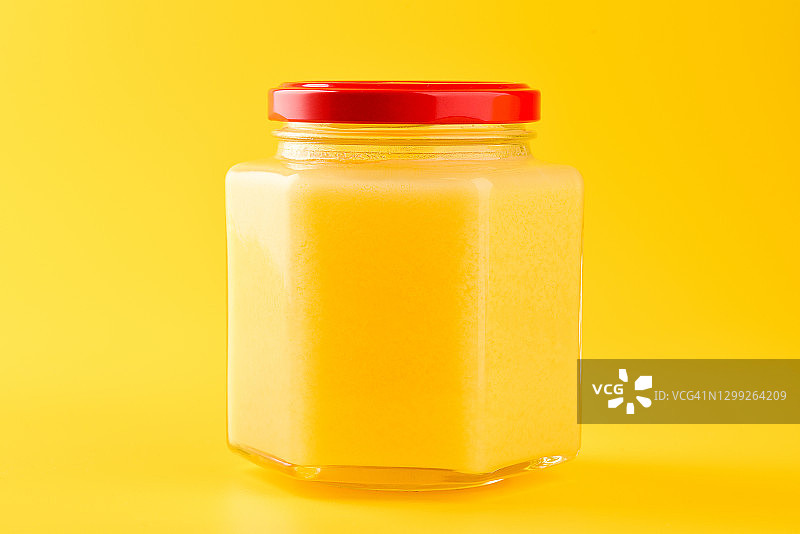 酥油罐。图片素材