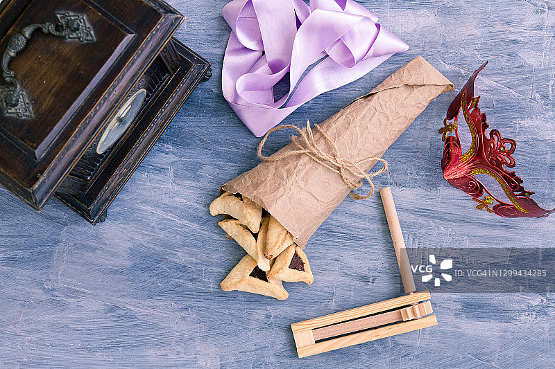 带有巧克力馅料的犹太哈曼塔申自制饼干或曲奇图片素材