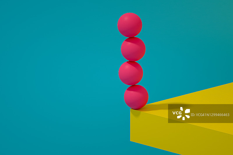 桌角上的球体，风险图片素材