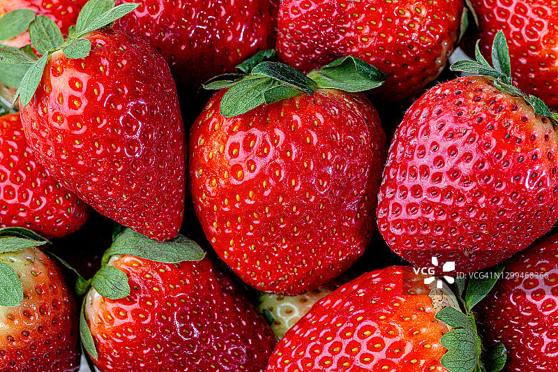 新鲜的草莓图片素材