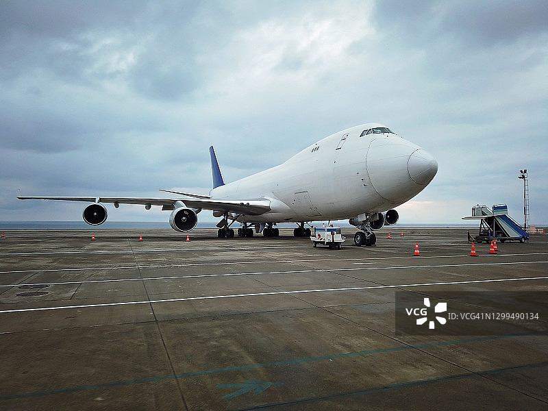 机场的货运飞机图片素材