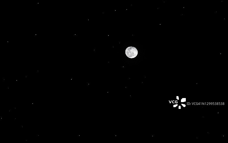 月亮和人物图片素材