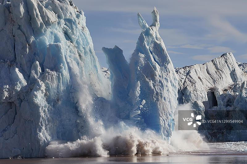 挪威斯瓦尔巴特群岛国王峡湾 Kronebreen 冰川断裂图片素材