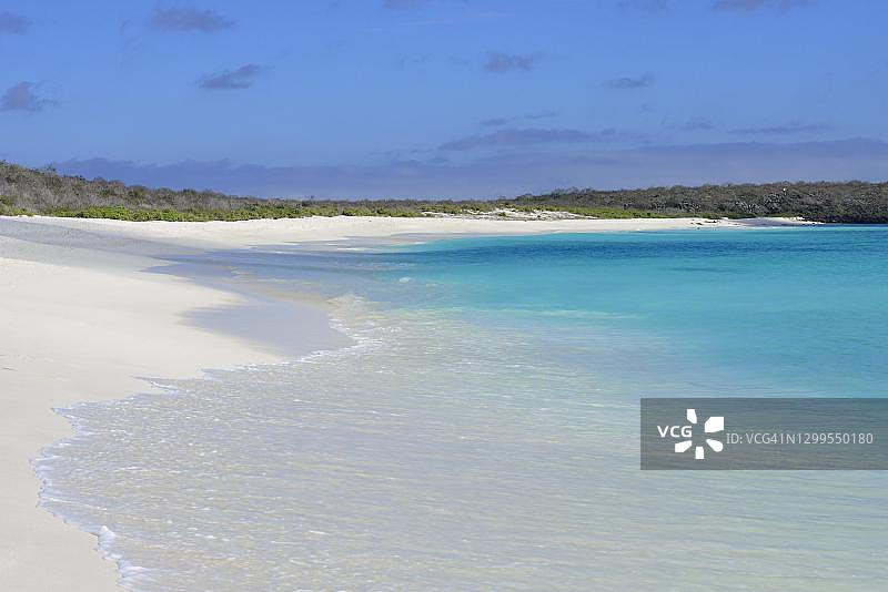 白雪皑皑的沙滩，加拉帕戈斯群岛埃斯帕诺拉岛的加德纳湾，厄瓜多尔图片素材