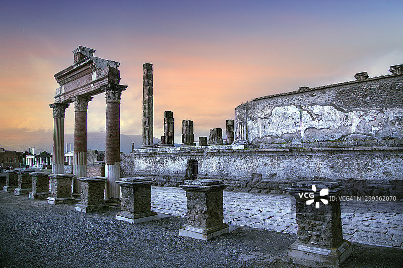 庞贝古城日落遗址图片素材