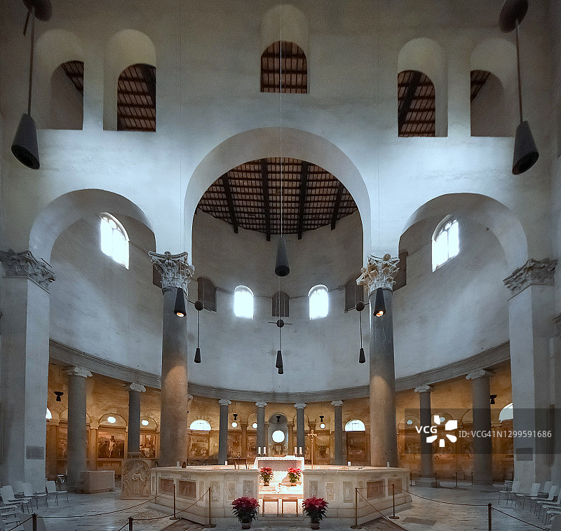 罗马圣斯德望圆形堂教堂内部，拉齐奥，意大利图片素材
