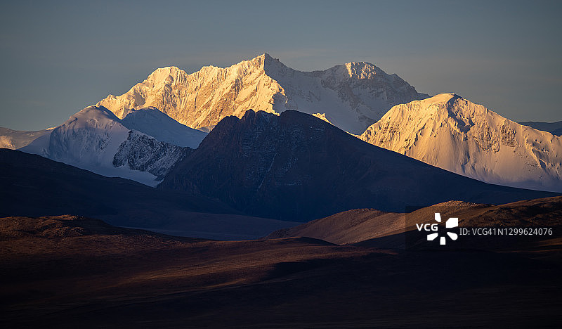 中国西藏甘巴宗看到的干城章嘉峰图片素材
