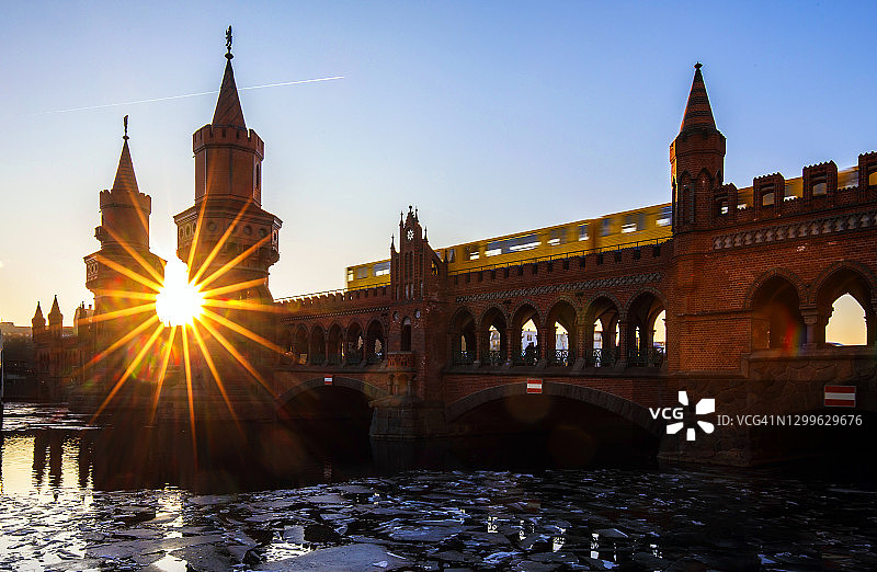 奥伯鲍姆桥日落（柏林腓特烈斯海因-克罗伊茨贝格）图片素材