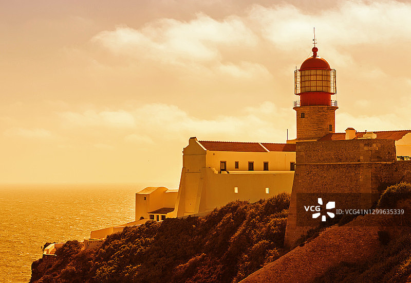 灯塔在日落时分图片素材