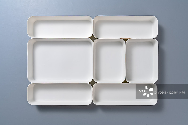 整齐摆放的白色空盒子图片素材