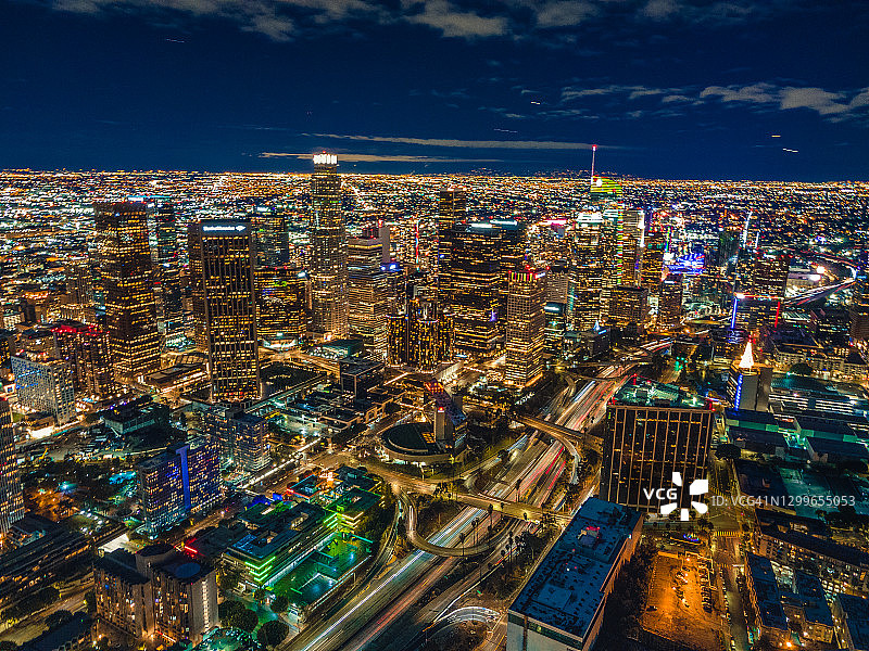 洛杉矶市中心夜景鸟瞰图图片素材