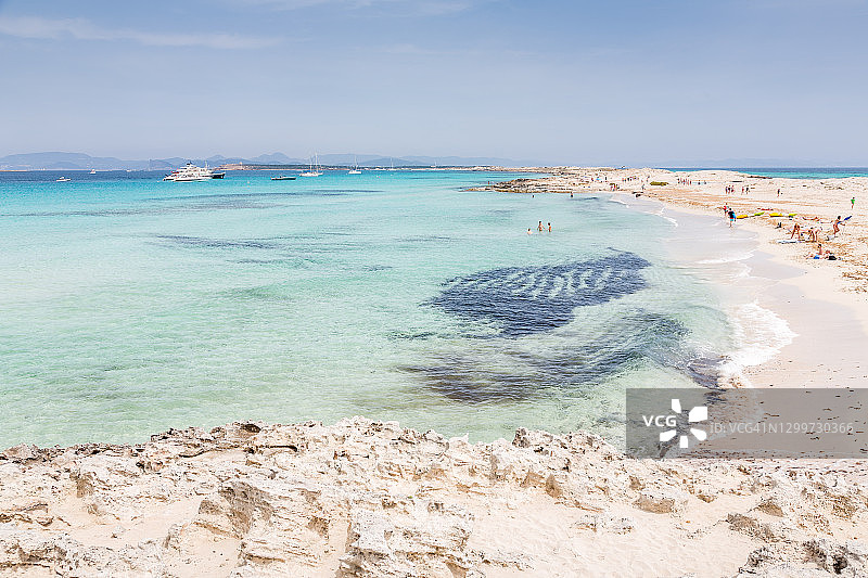 游客在塞斯伊列特斯海滩享受大海图片素材