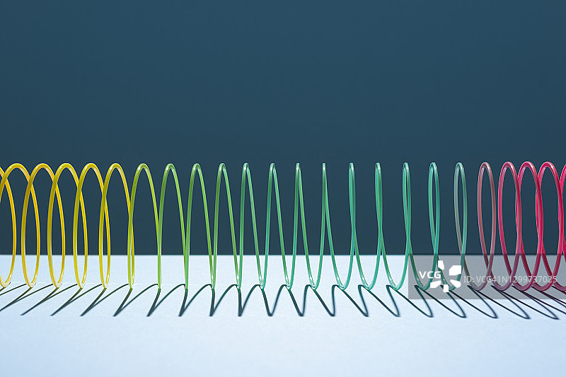 彩色弹簧玩具图片素材