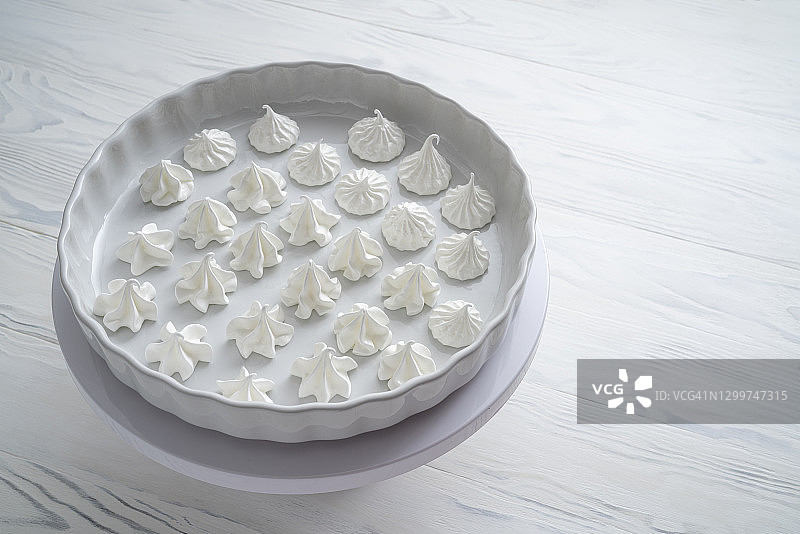 白色自制蛋白酥图片素材