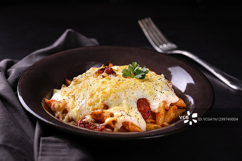 西班牙香肠白汁意面图片素材