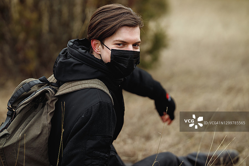 面具后的微笑图片素材