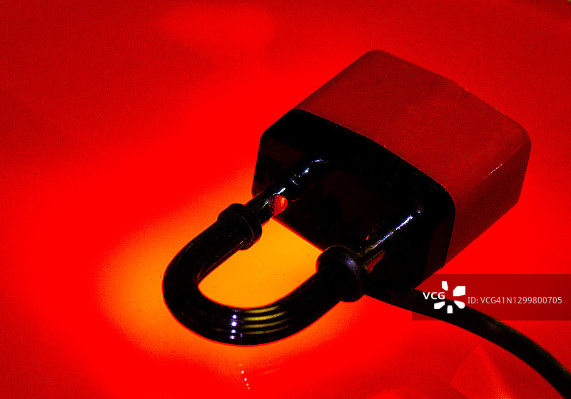 红色黑色单锁图片素材