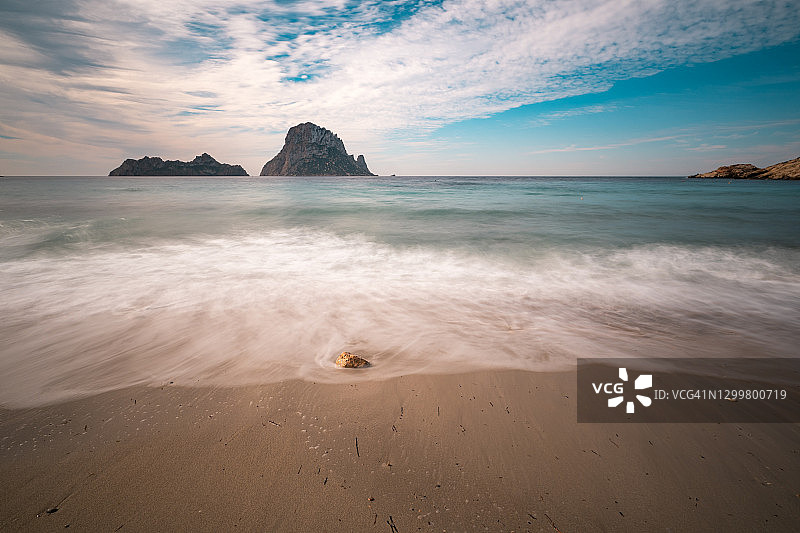 从卡拉德奥特海滩看埃斯韦德拉小岛图片素材
