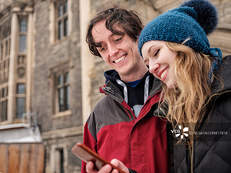 大学情侣约会场景图片素材