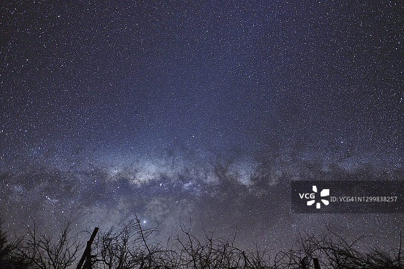 从阿塔卡马沙漠看到的银河图片素材