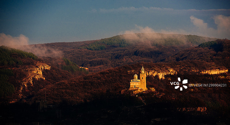 大特尔诺沃古城的壮丽日落图片素材