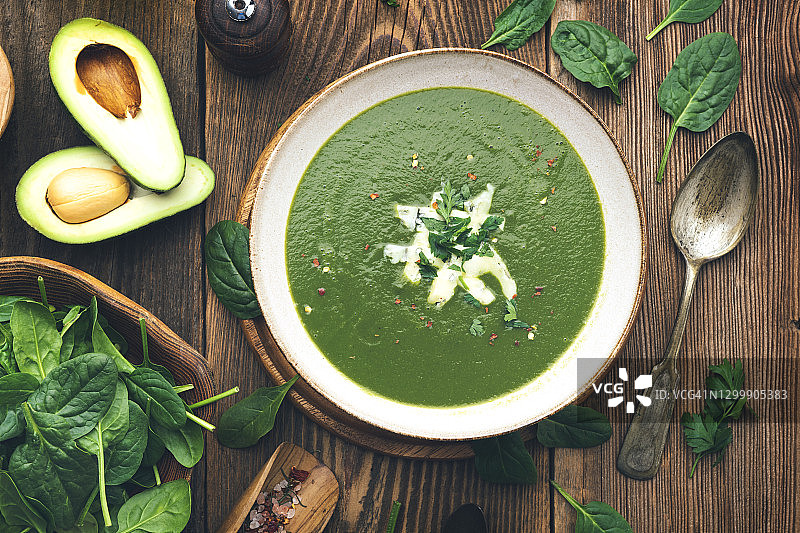 碗装菠菜奶油汤图片素材
