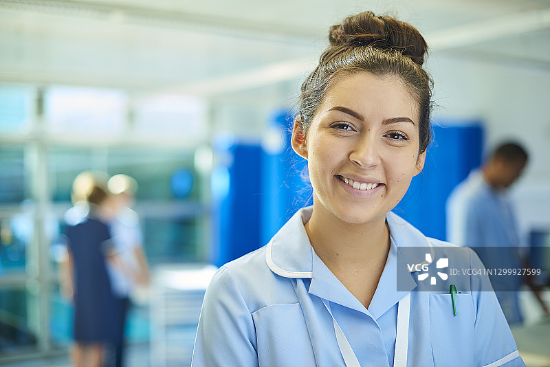 年轻护士肖像图片素材