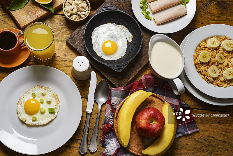 早餐煎蛋和谷物图片素材