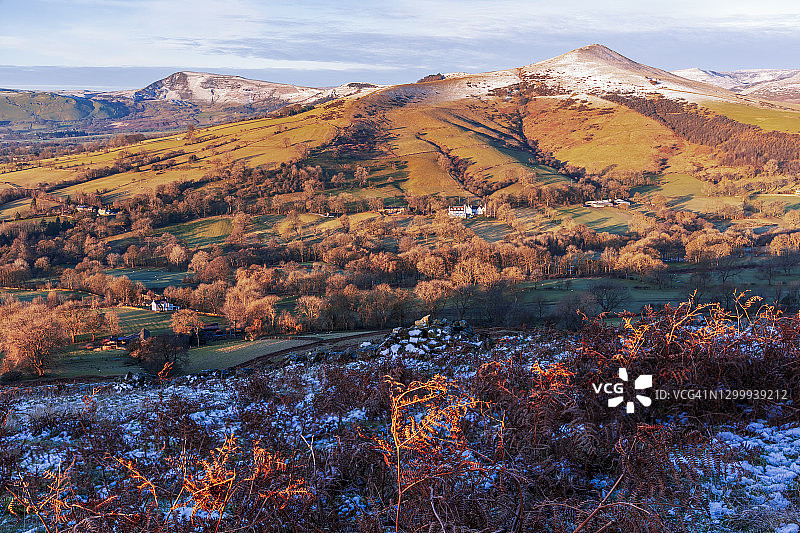 英国峰区卡斯尔顿Lose Hill冬季日出图片素材