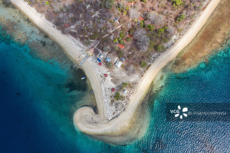 印度尼西亚松巴哇莫约岛丹戎巴西海滩鸟瞰图片素材