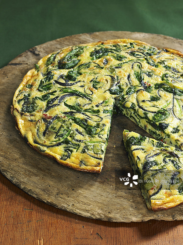 菠菜奶酪焦糖红洋葱烘蛋图片素材