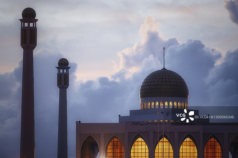 泰国宋卡府合艾县中央清真寺日落景观图片素材