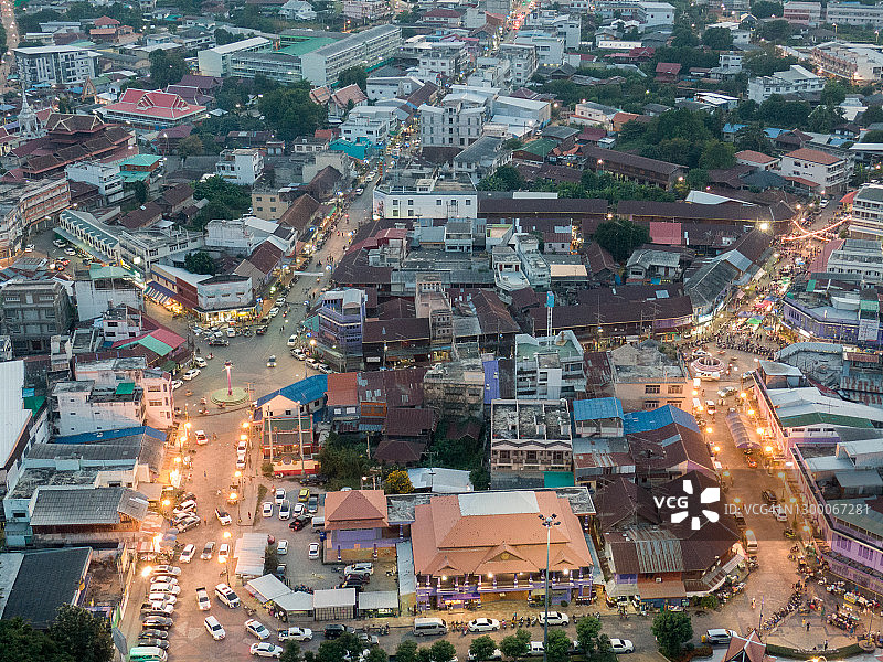 泰国乌泰他尼沙隔江及其附近村庄的航拍景观图片素材